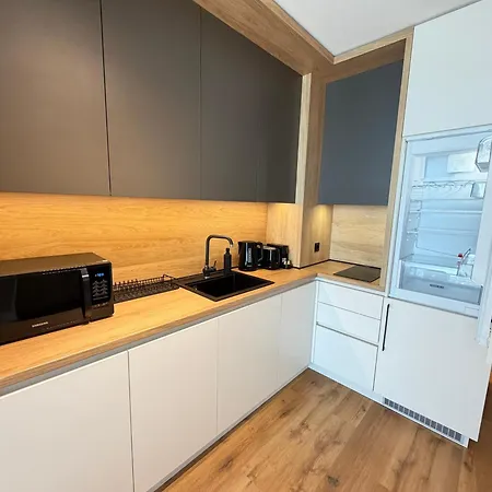 Apartman Portofino Cozy Near Metro Working Desk W Wifi
