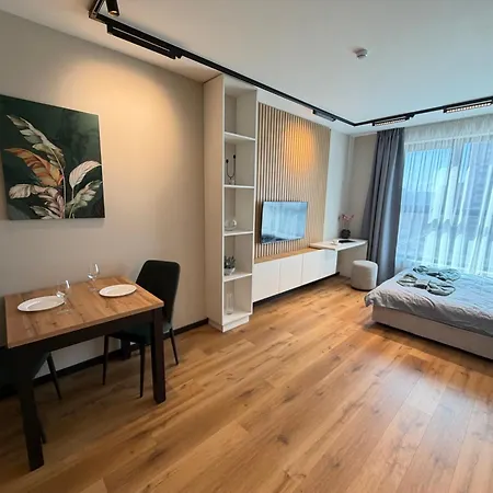 Portofino Cozy Near Metro Working Desk W Wifi 아파트